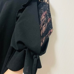 ショルダーレース　フリルリボントップスの画像
