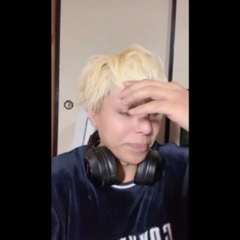 日本語の先生を探しています。