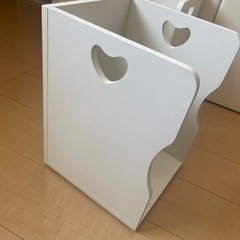 美品 ブックスタンド 白 ハート 2つセットの画像