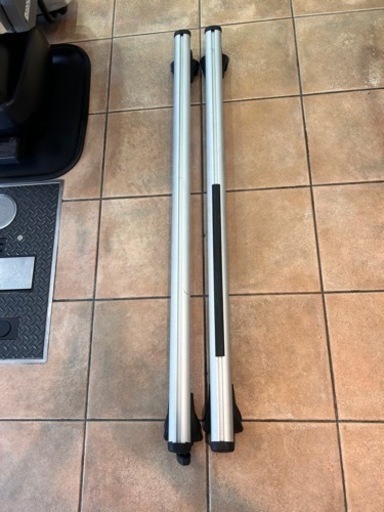 THULE　アルミエアロバー TH861＋ルーフレールフットTH757ワーゲンシャラン