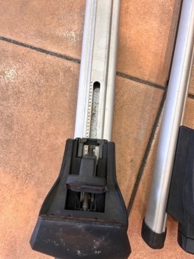 THULE　アルミエアロバー TH861＋ルーフレールフットTH757ワーゲンシャラン 