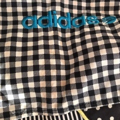 アディダス　パーカーの画像