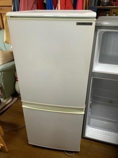 引取先が決まりました。小型冷蔵庫　一人暮らし用・ベッドルーム用に最適かと(137L)