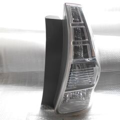 ★他サイトにて完売★　トヨタ純正　プリウスα　テールランプ　左右セット　平成25年式　ZVW40型
