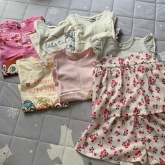 トップス〜ボトムス迄色々セットでの画像