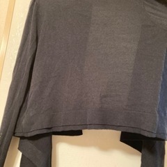 theoryの黒の上着の画像