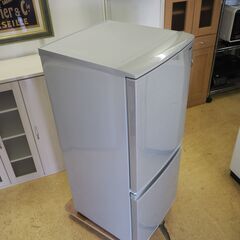 動作品 2018年製 シャープ 冷蔵庫 137L 配達設置対応(有料) つけかえ