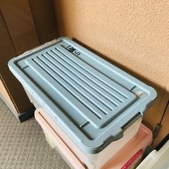 蓋付き押入れケース、衣装ケースの画像