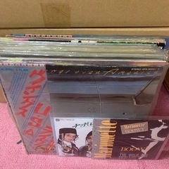 レコード盤お譲りします。だいたい18枚くらいです。