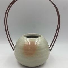 中古品・現状品 華道具　萩焼：窯元（椿秀窯/萩陶苑）花あそび 花瓶　花台付き A3352の画像
