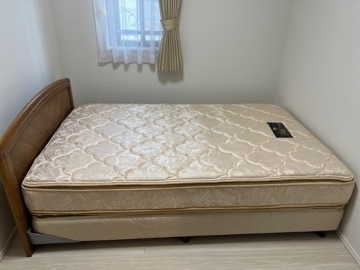 Kingsdownキングスダウン　ベッド　セミダブル　サイドテーブル付き