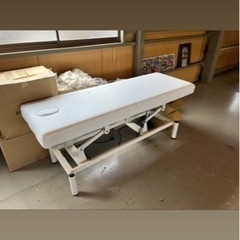 電動施術ベッド