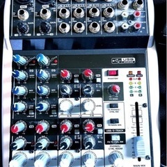 BEHRINGER  XENYX Q1002USB ミキサー！の画像