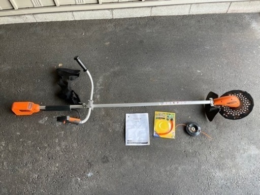 ヤマゼン 充電式刈払機(草刈り機)キャンプ整地に