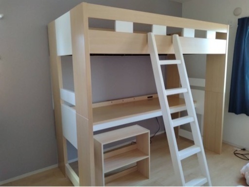 ベッド〔机と本棚付き〕