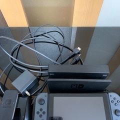 Switch売ります、カセット5つ着いてます。