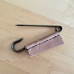 本革レザー製 キルトピン／スカーフピン ハートブローチの画像