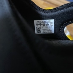 adidasサンダルの画像