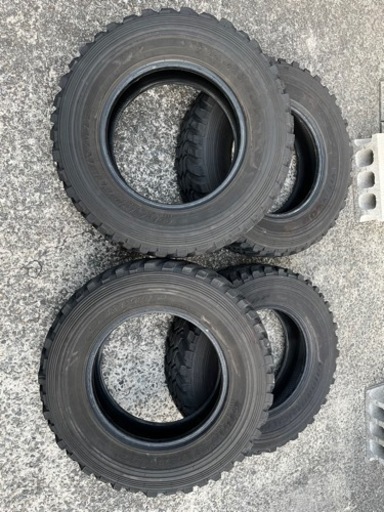 ダンロップ　グランドレックMT2 225/75/16