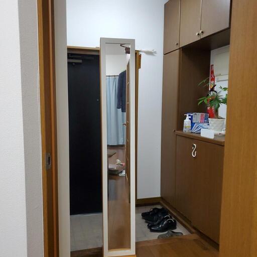 細めの姿見。(小物棚)
