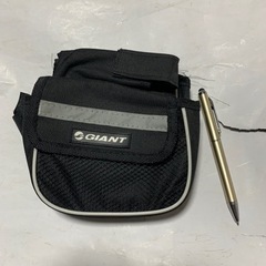 GIANT、自転車、ロードバイク、サドルバッグの画像