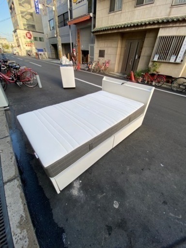 ? 大阪市内配達設置無料 ?セミダブルベッドマットレスセット??