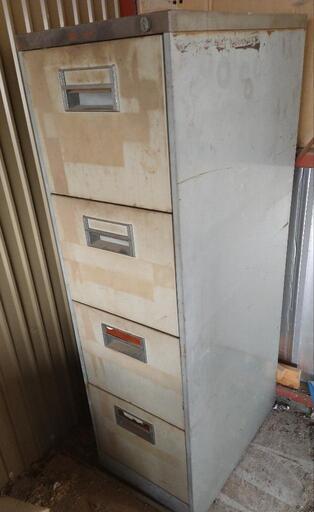 道具箱　　重量あるものに　　鉄製品　　4段