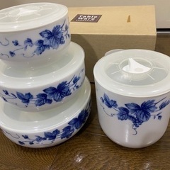 蓋付きの食器４つセット！　