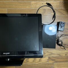 SHARPの液晶テレビ(22型)および録画用外付けHDを無料でお譲りします!の画像