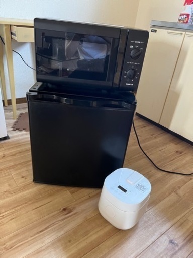 小型冷蔵庫　電子レンジ　炊飯器