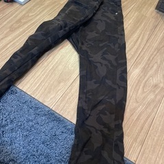 迷彩柄パンツ　Mメンズの画像