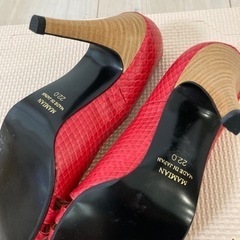 21〜22センチ　赤のヒールの画像