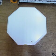 セール中につき、通常特価2,728円より４0％引きの1,636円!　木製　スツール　八角形　白　ホワイト　チェア　椅子の画像