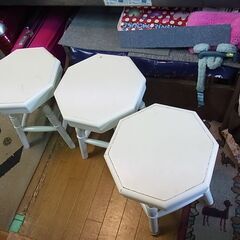 セール中につき、通常特価2,728円より４0％引きの1,636円!　木製　スツール　八角形　白　ホワイト　チェア　椅子の画像