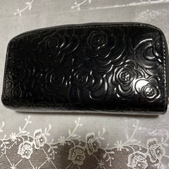 バラ柄の長財布　携帯も入ります