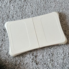 wiiとwiifit ゲーム機セットの画像