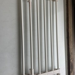 突っ張り棚　奥行き24cm×60〜90cm