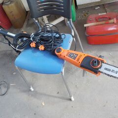 高枝切用の電動チェーンソー（最大長2m60cm）