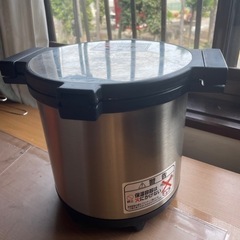 保温鍋の画像