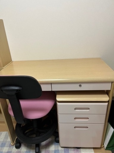 ニトリで購入した学習机です