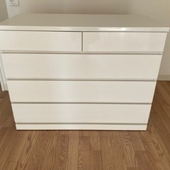 キャリー付き4段洋服ダンス