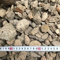 『決まりました』残土と混ざった石や軽石　細かなコンクリのかけら？の画像