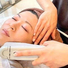 体のマニア😌女性セラピストが足元から骨の歪みを元の位置へ整えていきます☺️ − 大阪府