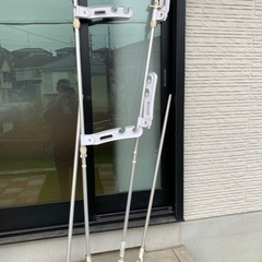 積水樹脂　窓枠突っ張り物干し 伸縮竿 2本付き