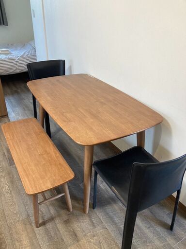 Y1　ダイニングテーブル4点セット　テーブル×1点　チェア×２点　ベンチ×１点　中古品　直接受け渡し ウッド