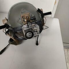 サバゲーヘルメット、ヘッドセット、ゴーグル付きの画像