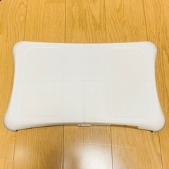 Wii Fit Plus ソフト + バランスボード白 中古品の画像