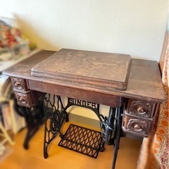 レトロ好き必見！アンティーク アメリカン 足踏みミシンの画像