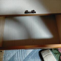 衣類ハンガーポール付きタンスの画像