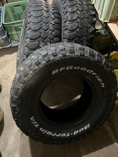 305/70R16 3本